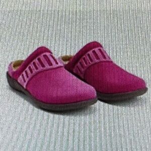 Revealing Orthotic Suede clogs in orchid Maria removable inside pad size 9.5 D